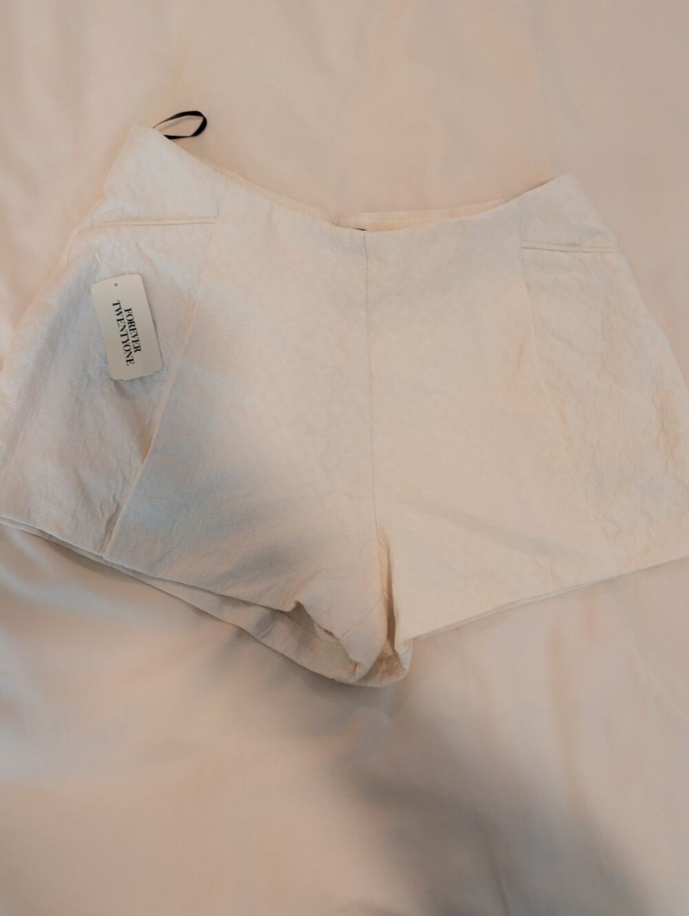 Forever 21 Cream Off-White Jacquard Textured High Waist Dress Shorts NWT Size M